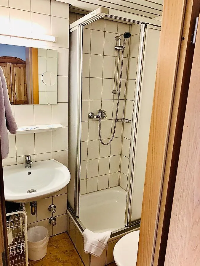بيت ضيافة Gaestehaus Hohe Tannen جارمش بارتنكيرشن