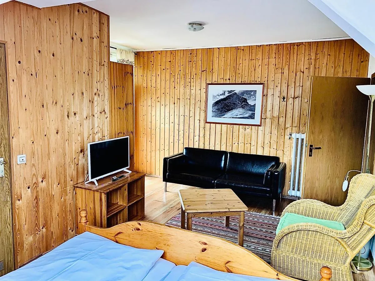 بيت ضيافة Gaestehaus Hohe Tannen جارمش بارتنكيرشن